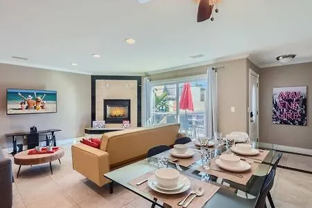 Awesome 3Br 2Bth 1 Block To Beach C2 Newport Beach 0*,  United States