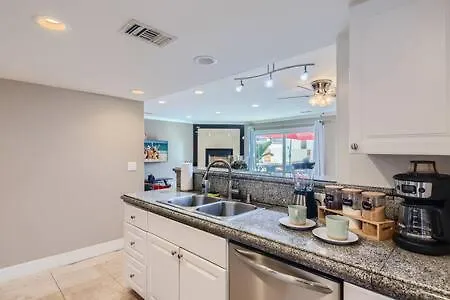 Awesome 3Br 2Bth 1 Block To Beach C2 Newport Beach Holiday home