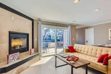 Awesome 3Br 2Bth 1 Block To Beach C2 Newport Beach 0*,  United States